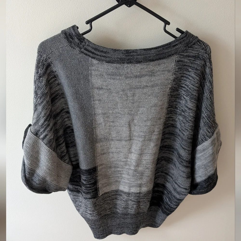 Kenneth Cole New York Short Sleeve Black And Grey Neutral Sweater. Size Medium - Picture 12 of 13